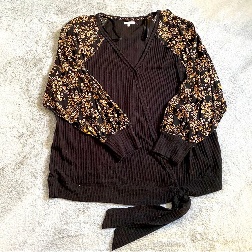 🌸 2 for 15 🌸 Maurices Flower Sleeved Tie Shirt